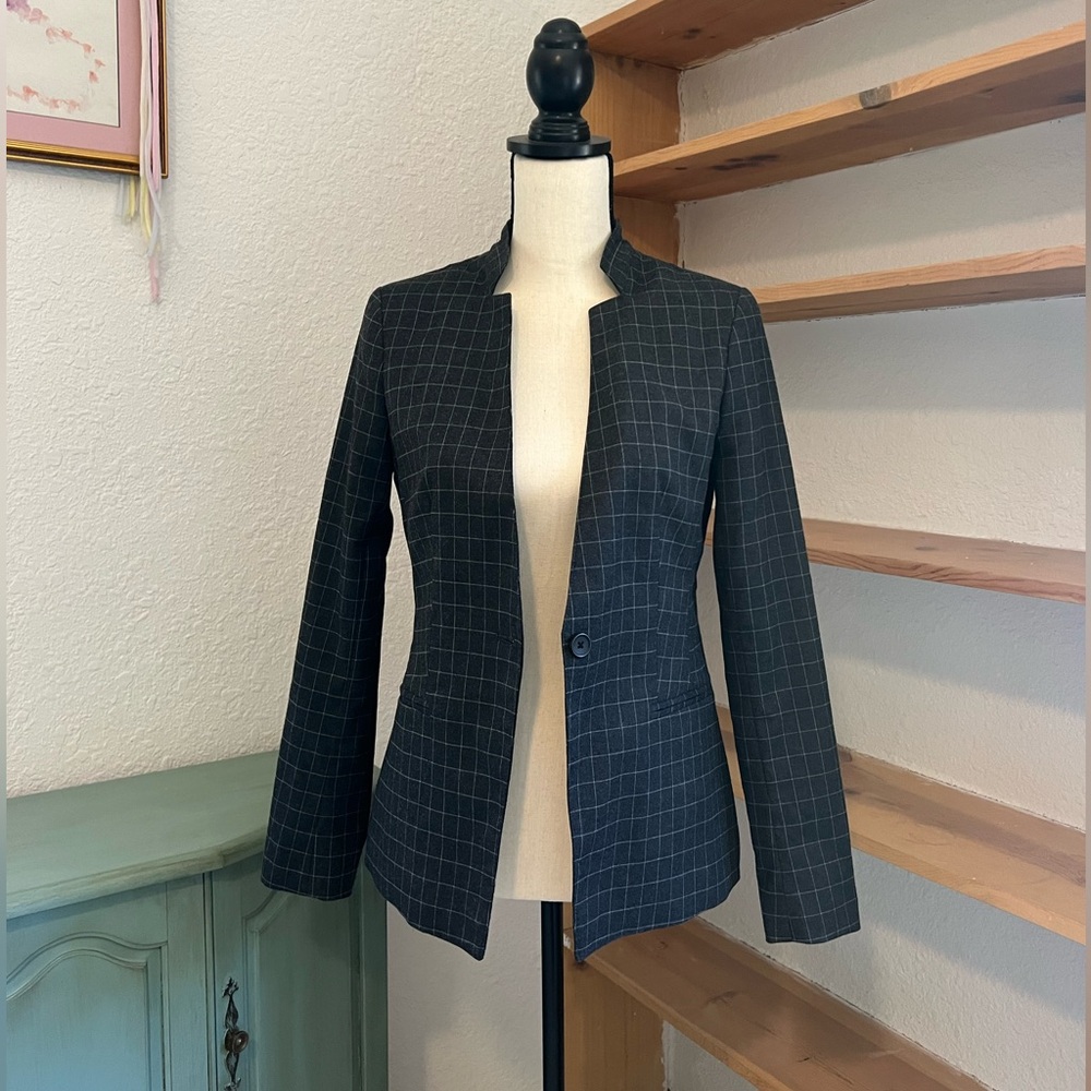 Banana Republic suit, EUC, Size 2 (blazer with matching pants)